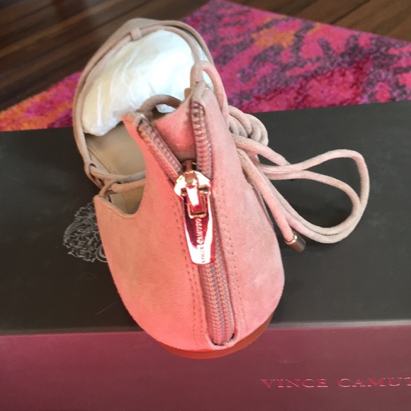 Vince Camuto leather lace up flats. - Picture 4 of 4